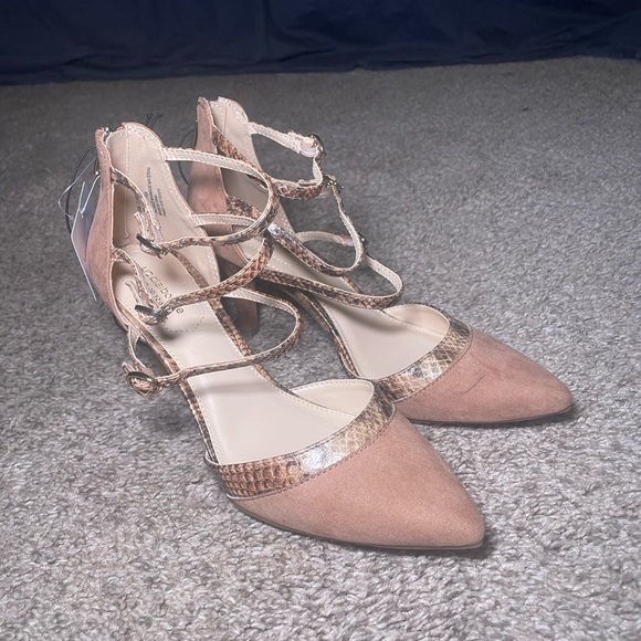 NWOT Women's Size 8.5 Liz Claiborne Heidi Ankle Strap Pointed Toe Heels - Picture 1 of 8